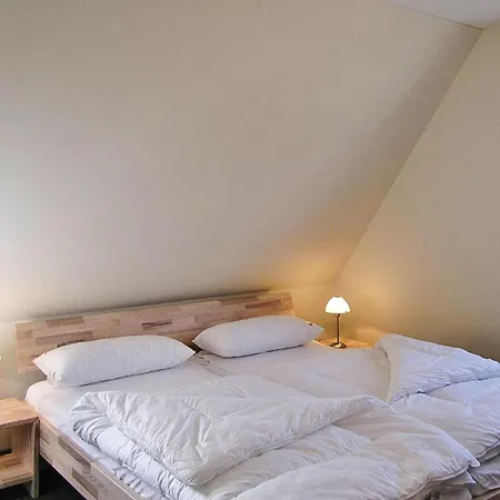 Nachtigall, Glowe, Cleaning Included بيت للعطل